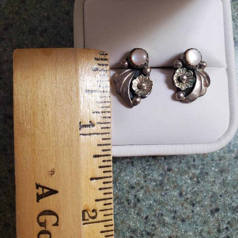 Vintage Navajo Artist Signed PERCY Sterling Silver Earrings - Picture 2 of 4
